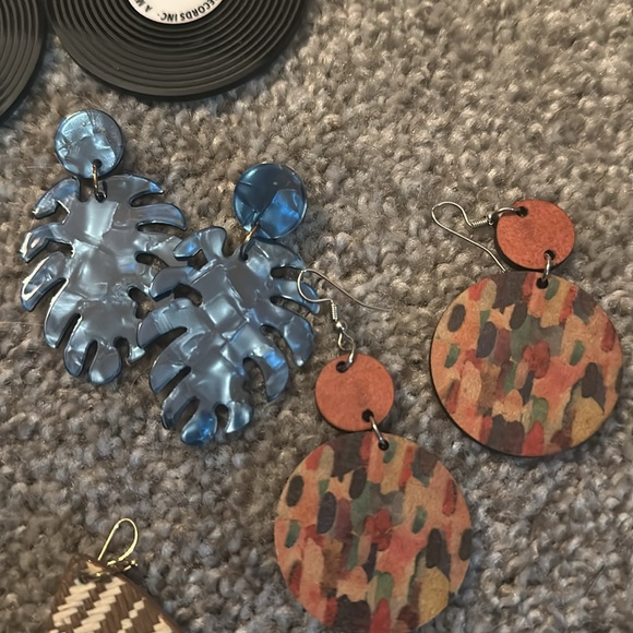 4 pair Earring bundle! - Picture 3 of 4